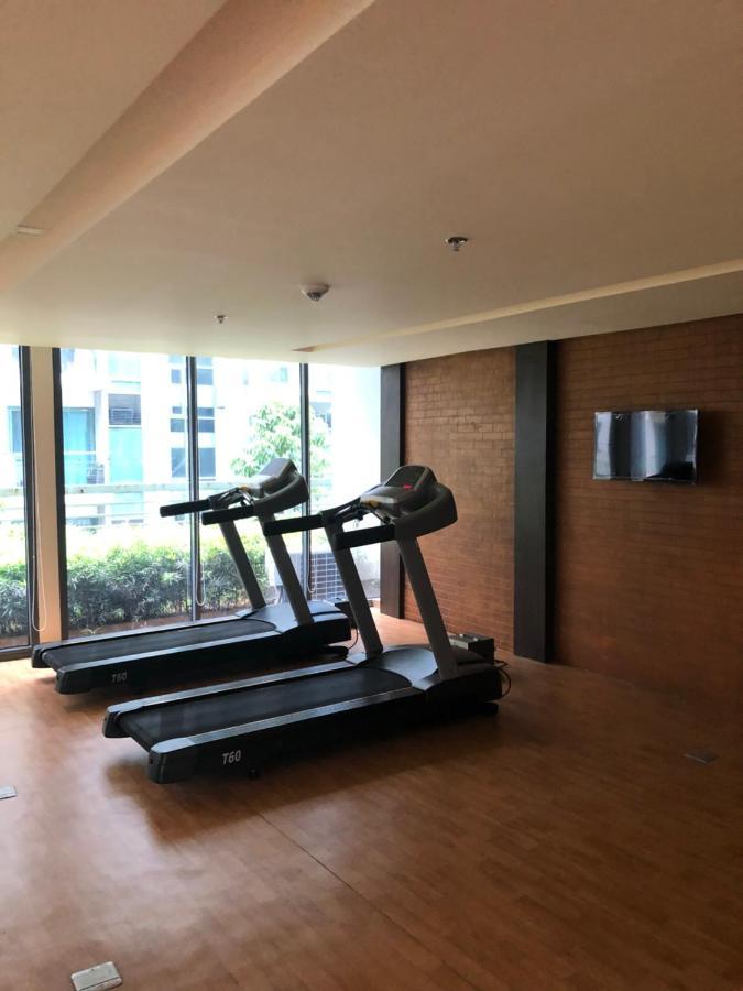 Robles' Unit At 81 Newport Boulevard Manila Exterior photo
